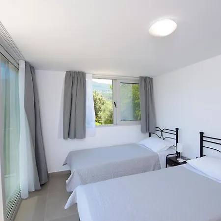 Demetrious * Kondaraina