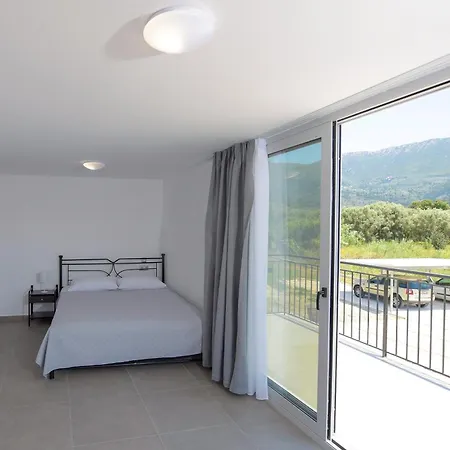 Holiday home Demetrious Kondaraina