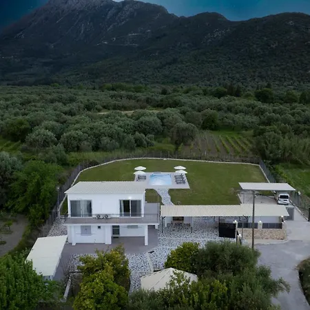 Holiday home Demetrious Kondaraina