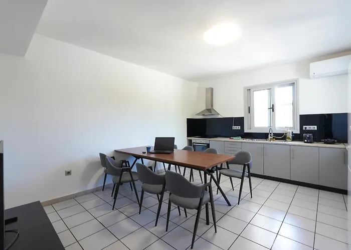 Demetrious * Kondaraina