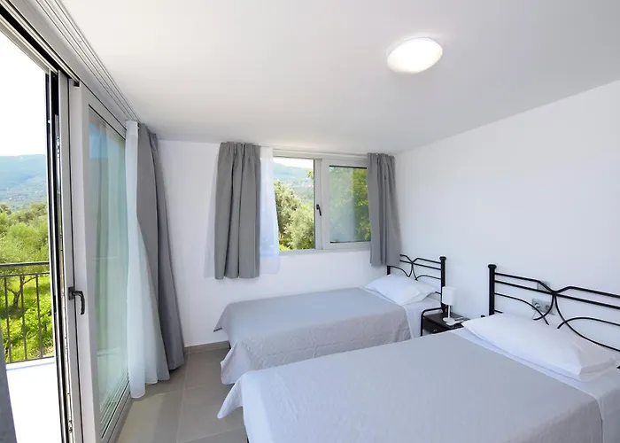 Demetrious * Kondaraina